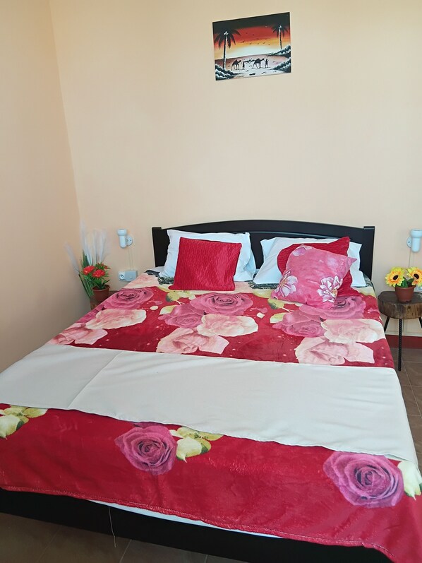 bedroom yellow
