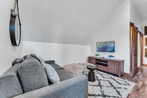 Living room 2: Smart TV, upper floor