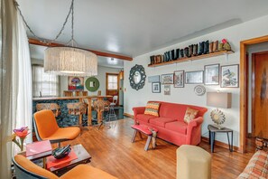 Living Area | Smart TV w/ Cable