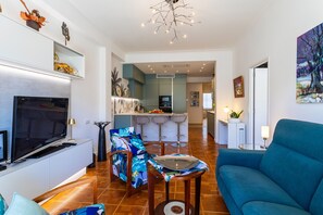 Salon avec cuisine américaine