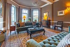 The sitting room with comfortable seating
