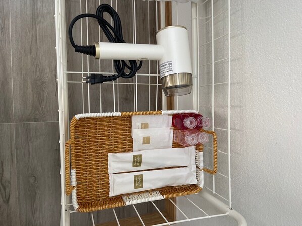 Bathroom amenities