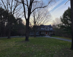 Spacious half-circle driveway—great for bikes, scooters and parking.