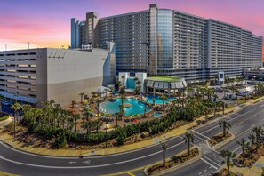 Laketown Wharf Resort