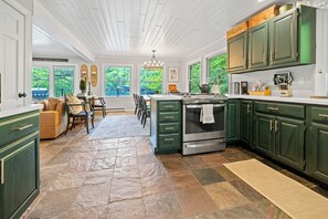 Full kitchen
