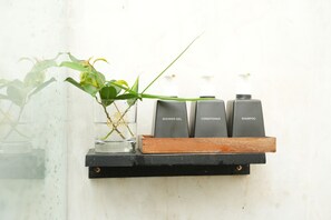 Bathroom amenities