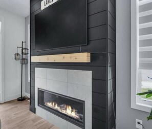 Main level fire place 