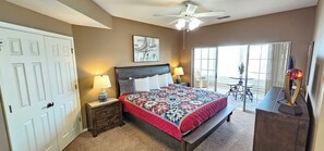 Spacious luxury master bedroom, TV, amazing view, & king Serta mattress!