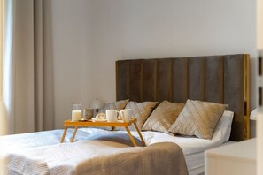 Comfortable Bedroom with Queen Bed – Sleep in Style & Comfort | Book Now with RENTUJEMY.COM