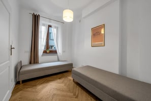 Cozy Twin Bedroom – Perfect for a Comfortable Stay | Book Now with RENTUJEMY.COM