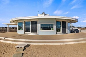 Welcome to the Round House!