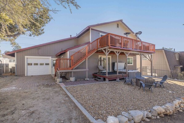 10k square foot lot with fire pit & frisbee golf