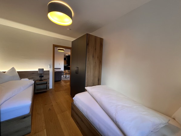 Meubles, Propriété, Bâtiment, Confort, Éclairage, Bois, Design Intérieur, Maison, Cadre De Lit, Lit