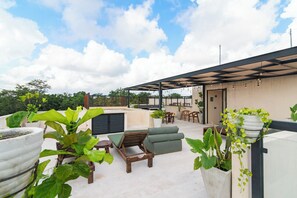 Modern outdoor seating area, ideal for sunset drinks or stargazing