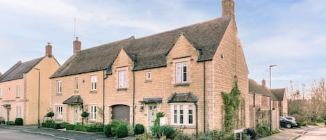 Blenheim Corner - StayCotswold