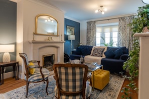 Blenheim Corner Sitting Room - StayCotswold