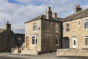 California Cottage, Middleton in Teesdale: Sitting proud on the east side of  this small town in the Durham Dales