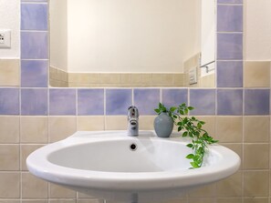 Flooring, Armatur, Badezimmer, Fussboden, Fliese, Porzellan, Bad Sink, Sinken, Keramik, Zapfhahn