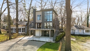 Black Pearl - Stunning home with sweeping views of Lake Michigan