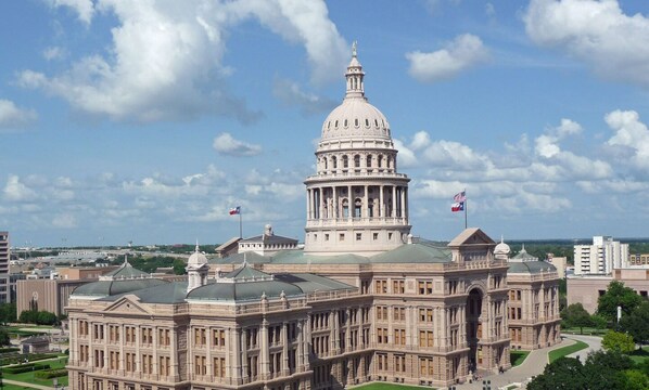 Yes, this actually is the Capitol view from the serviced apartment!