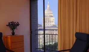 The sitting area in the evening. Take a moment to relax and enjoy the view.