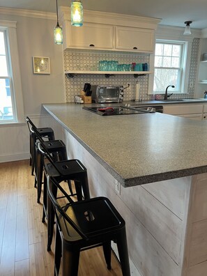 Eat-in kitchen