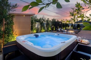 Hot tub
