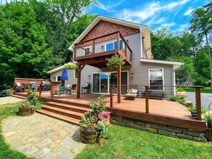 Dockside Manor deck area and balcony. Dining table and BBQ grill