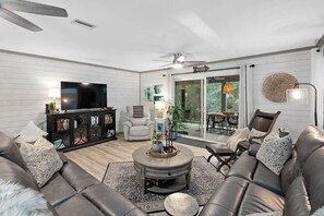 Sectional reclines on both ends. Plenty of comfortable seating for all guests