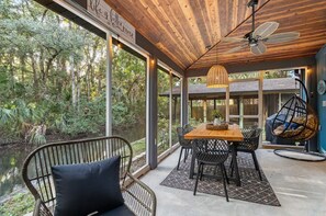Dining area in Screened In porch