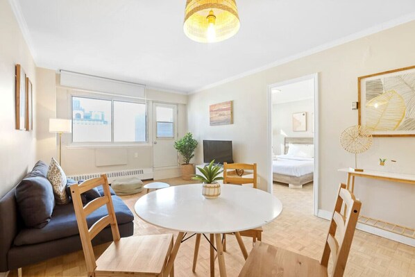 Inviting with a modern touch – this open-concept space offers a cozy living area