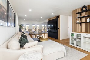 Living room has panoramic views of kenn Hann Park