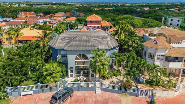 Discover the charm of this beautifully renovated 2BR, 2.5BA apartment in the inviting Bubali neighborhood.