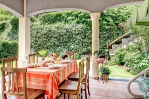 Outdoor dining