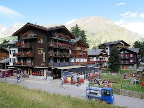Gebäude, \"Stadt, Urban Design, Gebirge, Bergdorf, Alpen, Ferienort
