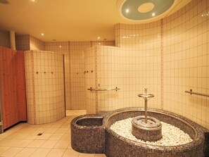 Interior Design, Flooring, Fussboden, Armatur, Decke, Installation, Fliese, Badezimmer, Design, Hotel