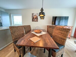 Meubles, Design Intérieur, Sol, Table, Bois, Chaise, Sol, Table Cuisine Et Salle A Manger, Salle À Manger, Pièce