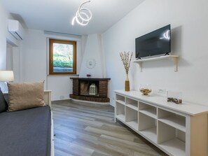 Interior Design, Flooring, Möbel, Holz, Decke, Fussboden, Zimmer, Beleuchtung, Wohnzimmer, Couch