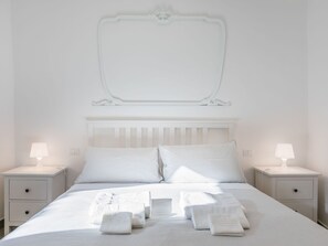 Bett, Möbel, Bedding, Schlafzimmer, Bettdecke, Wand, Interior Design, Linens, Holz, Zimmer