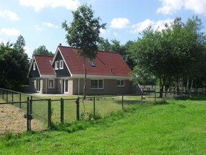 Gras, Haus, Zuhause, Dach, Hütte, Rasen, Abstellgleis, Estate, Garten, Garten