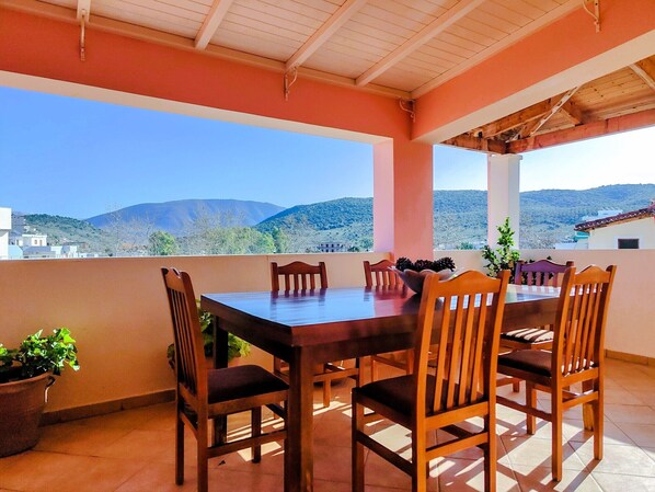 Outdoor dining