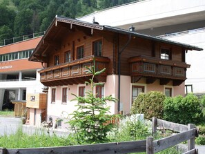Außenseite Ferienhaus [Sommer]