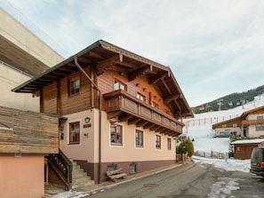 Außenseite Ferienhaus [Winter]
