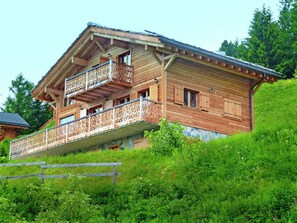 Außenseite Ferienhaus [Sommer]