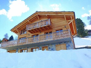 Außenseite Ferienhaus [Winter]