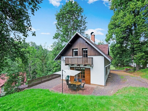 Stugans exteriör [sommar]