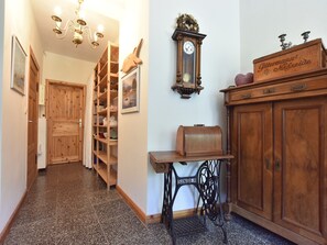 Entrance / Reception