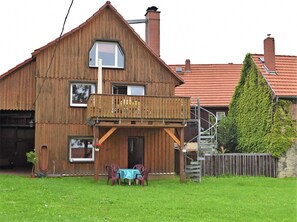 Stugans exteriör [sommar]