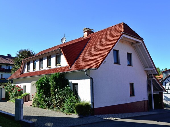 Außenseite Ferienhaus [Sommer]