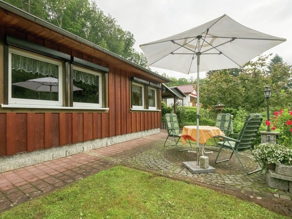 Stugans exteriör [sommar]